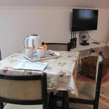 Mondo-free Parking Apartment