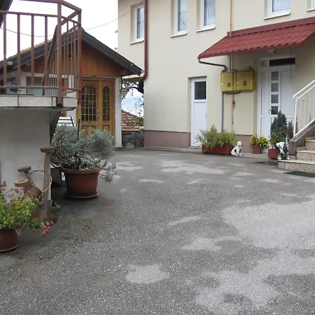 Mondo-free Parking Lägenhet Sarajevo