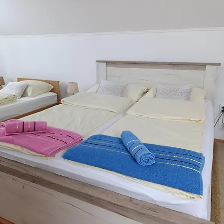 Mondo-free Parking Apartment